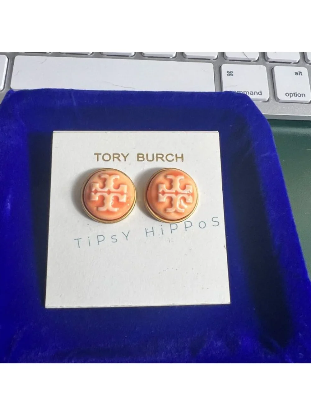 *** Adorable Tory Bruch Peachy Cameo Logo Stud Earrings